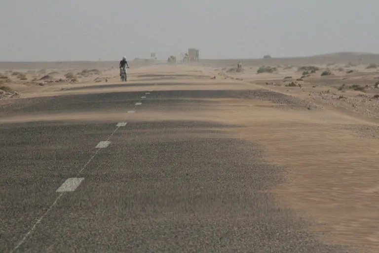 Desert_street_to_Tata_and_Zagora_Aerodrome_-_2008_-_panoramio